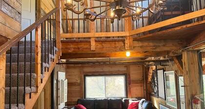 Rustic Vermont Mountain Lodge Retreat / Fall & Winter Exclusive