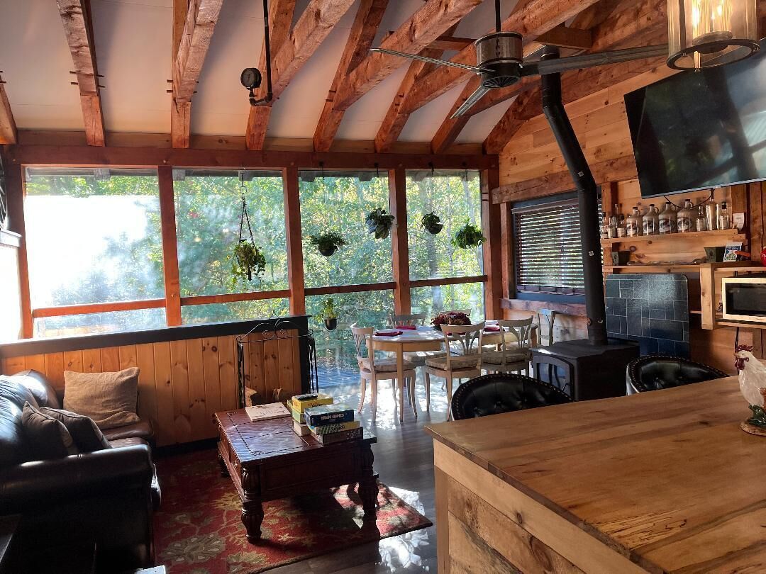 Smart-TV, Kamin, Tischfußball