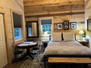 3 bedrooms, desk, free WiFi, bed sheets