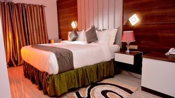 Desk, laptop workspace, free WiFi