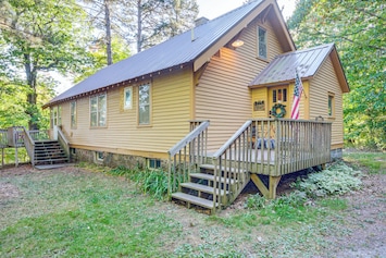 Wakefield Vacation Rental | 3BR | 1BA | 1,800 Sq Ft | 5 Steps to Enter