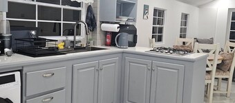 Charming 3-bedroom apartment in delightful Lance aux Epines with WiFi, AC