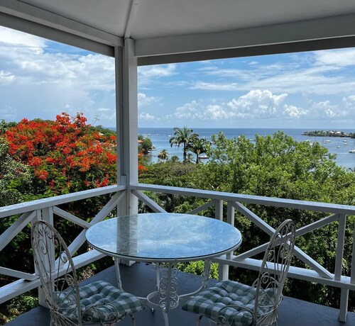 Charming 3-bedroom apartment in delightful Lance aux Epines with WiFi, AC
