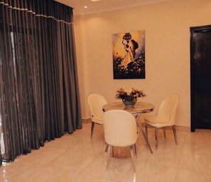 Dining - Luxury 1-bedroom with WiFi and fitness room in enjoyable Kigali (Kigali City)