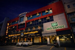 A multi-story building with signage for 'B.I.B Restaurant' and 'Geo Grande'. - Hotel Geo Grande (Coimbatore)