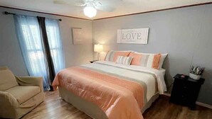 2 bedrooms, iron/ironing board, free WiFi, bed sheets - 2 bedrooms, 3 beds, 2 bathrooms cozy house by the bay. (Bacliff)
