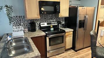 冰箱、微波炉、炉灶、茶具/咖啡用具