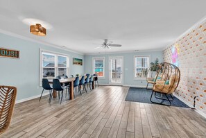 Interior - North Myrtle, Across From Beach, Private Heated Pool, Game Room, Dogs Ok (North Myrtle Beach)