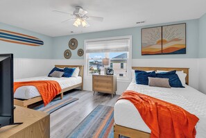 8 bedrooms, iron/ironing board, travel cot, WiFi - North Myrtle, Across From Beach, Private Heated Pool, Game Room, Dogs Ok (North Myrtle Beach)