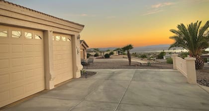 Havaview a 3-bedroom house with WiFi, AC in superb Lake Havasu City