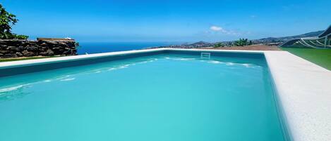 Piscine extérieure, piscine chauffée