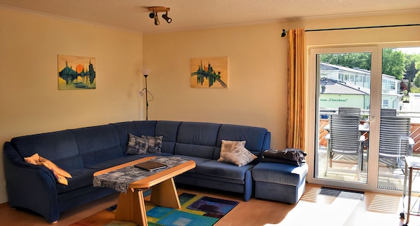 Smart TV, DVD player, books