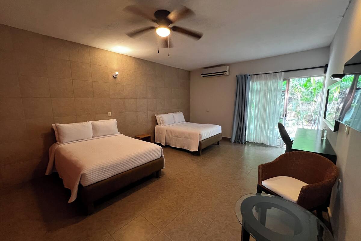Comfort-Doppelzimmer, 2 Doppelbetten, Balkon, Gartenblick | 1 Schlafzimmer, kostenloses WLAN