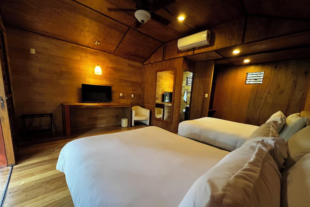 Comfort-Ferienhütte, 2 Doppelbetten, Balkon, Gartenblick | 1 Schlafzimmer, kostenloses WLAN