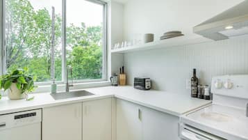 Microwave, oven, stovetop, dishwasher