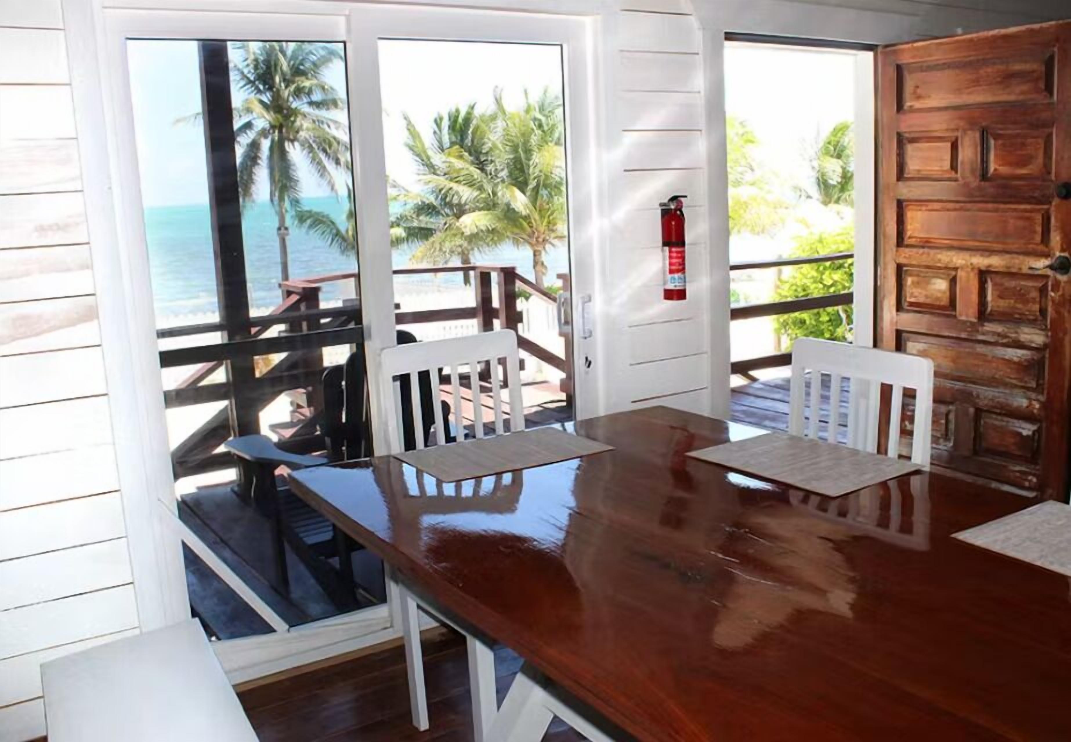 コンフォート ハウス | ダイニングルーム