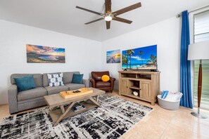 公寓客房, 1 張特大雙人床和 1 張沙發床 (Alii Villas#304) | 起居區