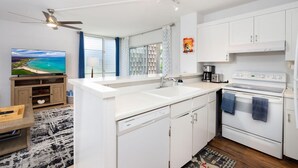 Condo, 1 King Bed with Sofa bed (Alii Villas#304 Top Floor Condo with ) | Private kitchen - Alii Villas#304 Top Floor Condo With Ocean Views! (Kailua-Kona)