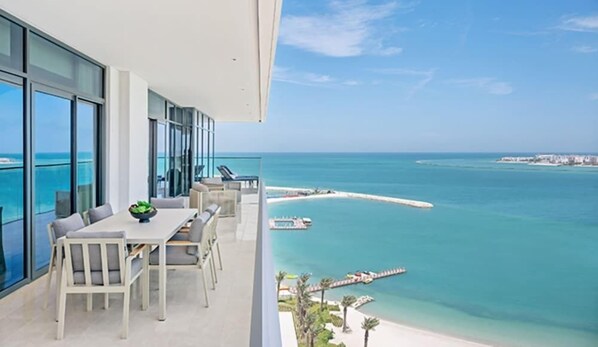 Outdoor dining - Address Beach Resort Bahrain (Diyar Al-Muharraq)