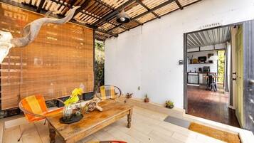 Suite monolocale Design, 1 letto queen, vista giardino | Terrazza/patio