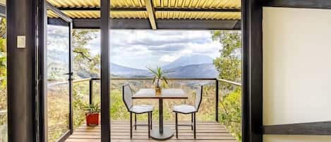 Panoramic Studio Suite, 1 Queen Bed, Balcony, Mountain View | Terrace/patio