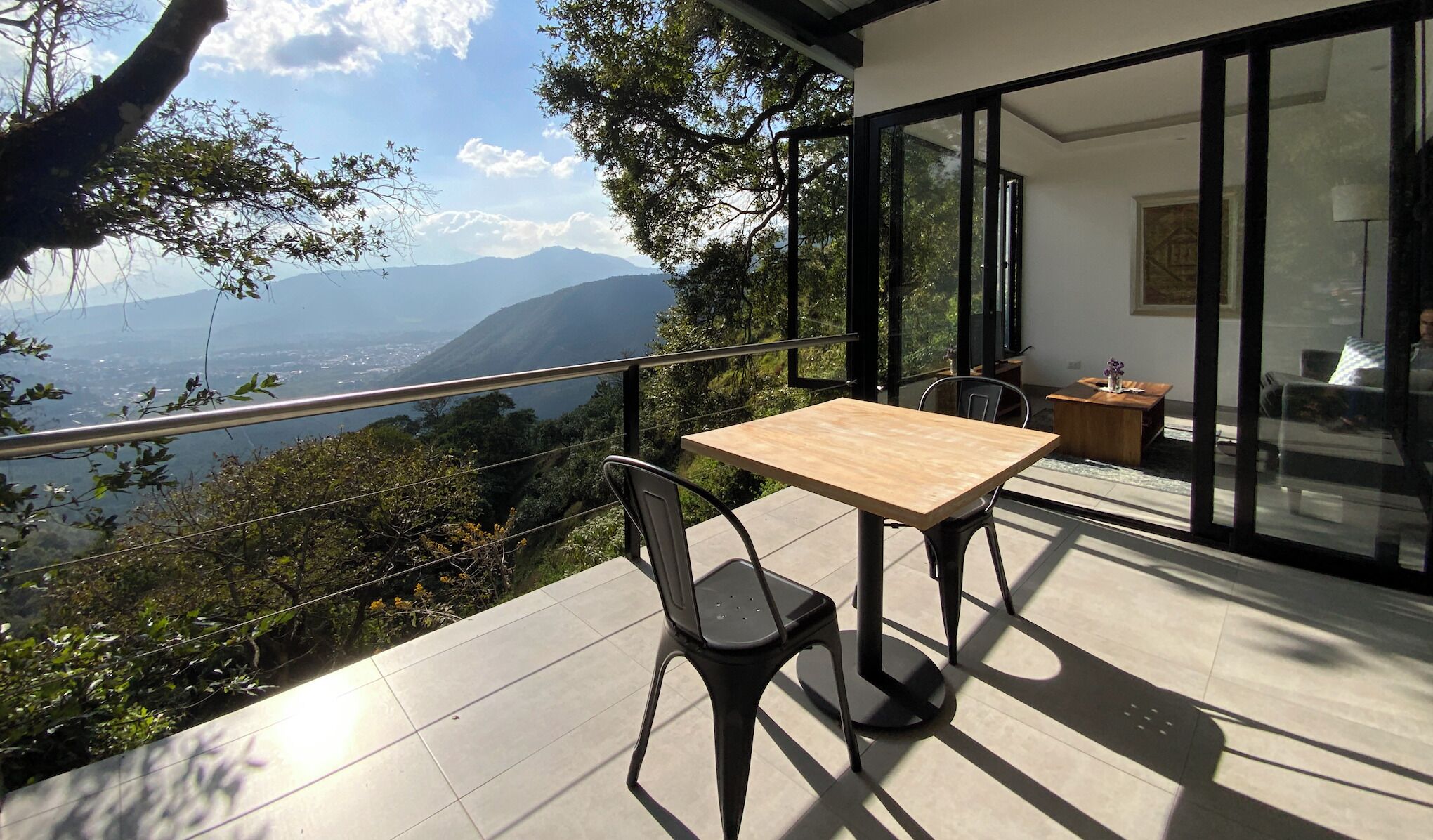 Superior appartement, 1 queensize bed, balkon, uitzicht op bergen | Individueel gedecoreerd, individueel gemeubileerd, een laptopwerkplek