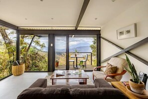 Panoramic Studio Suite, 1 Katil Ratu (Queen), Balcony, Mountain View | Ruang tamu