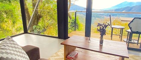 Panoramic Studio Suite, 1 Queen Bed, Balcony, Mountain View | Individually decorated, individually furnished, laptop workspace