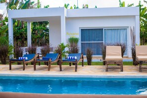 Pool - 3-bedroom villa in awesome Kiwengwa Zanzibar with WiFi, AC (Kiwengwa)