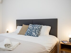 1 bedroom, iron/ironing board, internet, bed sheets