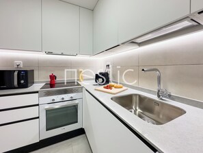 Fridge, microwave, oven, stovetop