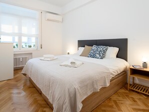 1 bedroom, iron/ironing board, internet, bed sheets