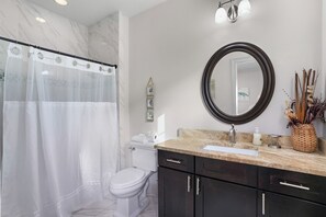 Een douche, een haardroger, handdoeken