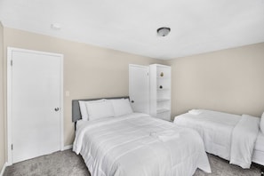 4 bedrooms, iron/ironing board, free WiFi - Family Friendly in Forestdale  (Birmingham)
