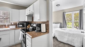 4 bedrooms, iron/ironing board, free WiFi