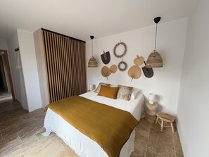 3 habitaciones, tabla de planchar con plancha, cuna de viaje y wifi 