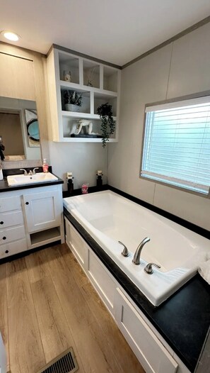 淋浴設備、風筒、提供毛巾、廁紙