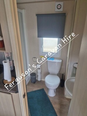 Cabin | Bathroom