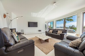 TV, foosball - Armação de Pêra: villa with heatable pool & BBQ (Armação de Pêra)