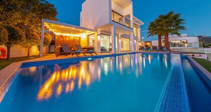 Armação de Pêra: villa with heatable pool & BBQ