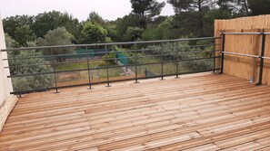 Property grounds - Large apartment with terrace, possibility of an extra bedroom. (Regusse)