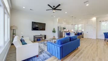 Comfort Townhome | Living area | 55-inch LED TV with satellite channels, books