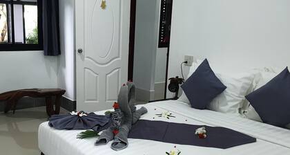 Villa - Sleeps 8 - Terrace - Beach Close