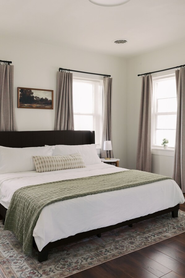 4 bedrooms, desk, iron/ironing board, travel crib