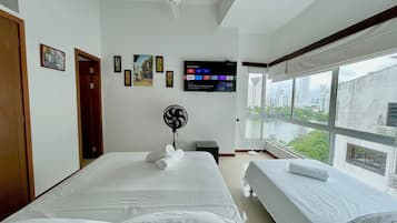 Classic Studio | In-room safe, laptop workspace, iron/ironing board, free WiFi