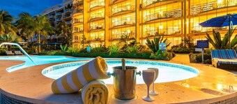 The Meridian - Villa 3, Oceanfront, Ground floor, 3 Bed, 3Bath, fully equipped.