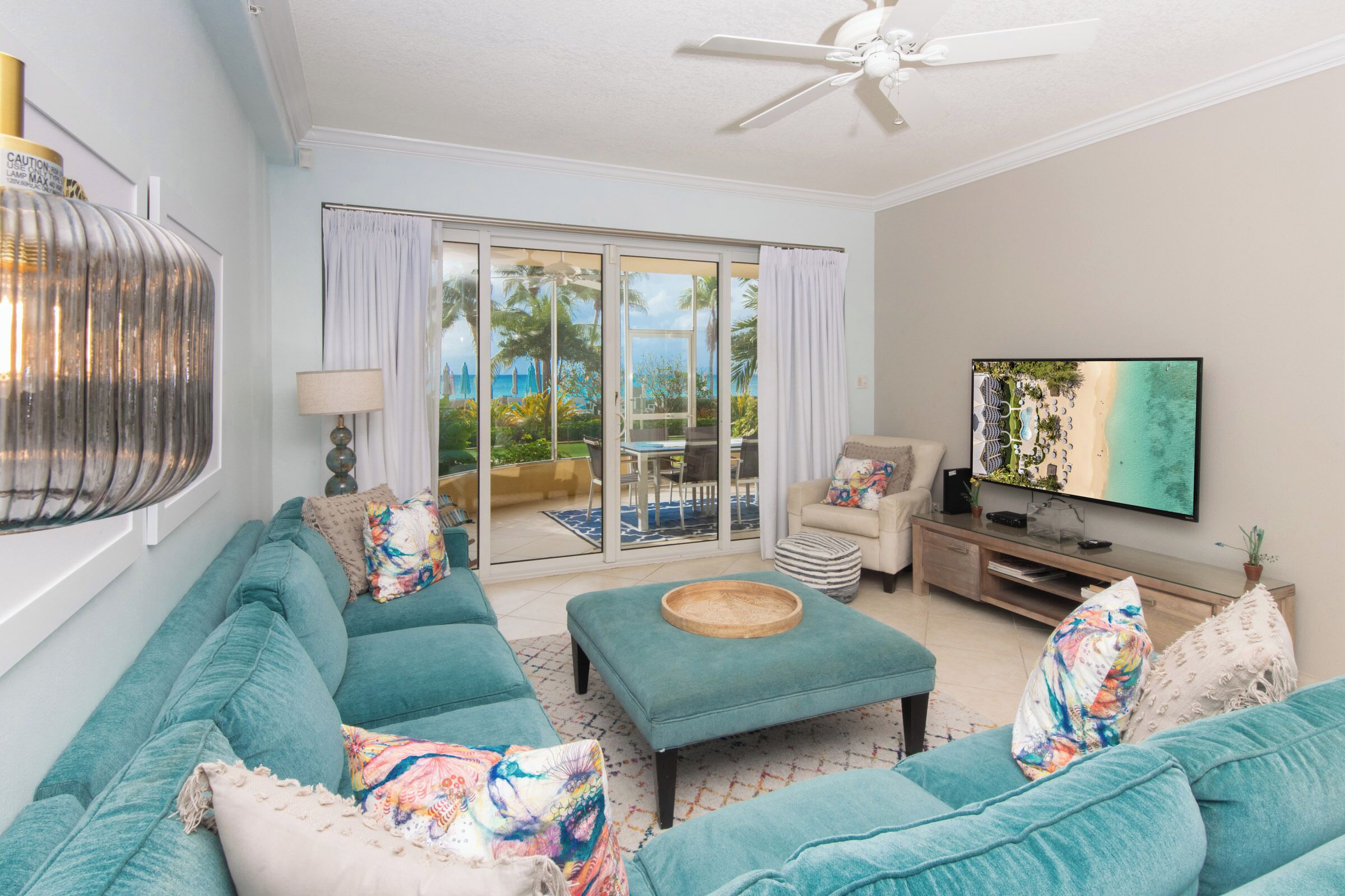 Una Smart TV, un reproductor de DVD