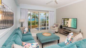 Una Smart TV, un reproductor de DVD