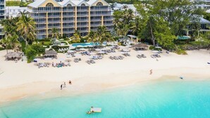 On the beach - The Meridian, Villa 9, Second floor 3BR/3B, Oceanfront, fully equipped. (Seven Mile Beach)