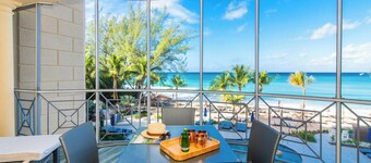 Villa 17, Third floor, 3 bedroom, 3 bathroom, oceanfront, fully equipped.